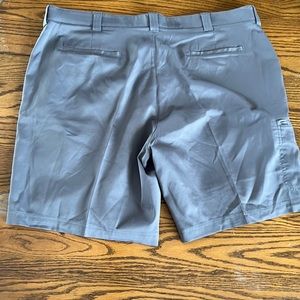 PGA TOUR
Men's Stretch Flat-Front Golf Shorts 42 waist 10 inch inseam